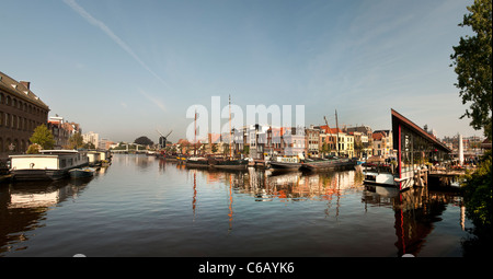 Porto Vecchio Porto Leiden Paesi Bassi Olanda Nuova Reno Galgewater Nieuwe Rijn Foto Stock