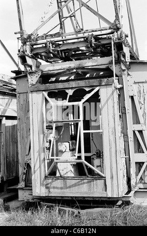 Dismessi gantry crane nel porto franco di Amburgo. Foto Stock