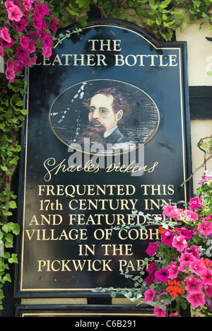 La bottiglia in pelle Cobham Kent. Regno Unito. Pub segno. Charles Dickens Foto Stock