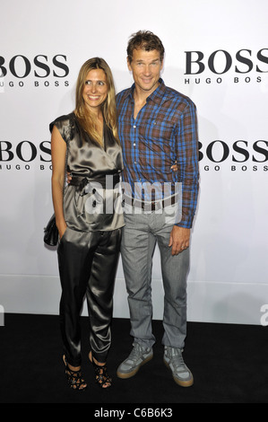 Conny Lehmann e Jens LEHMANN di arrivare al Boss Black fashion show durante la Mercedes Benz Fashion Week Berlin molla Foto Stock