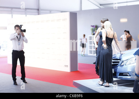 Atomsphere presso la tenda di moda durante la Mercedes-Benz Fashion Week Berlin Primavera Estate 2011. Berlino, Germania - 09.07.2010 Foto Stock