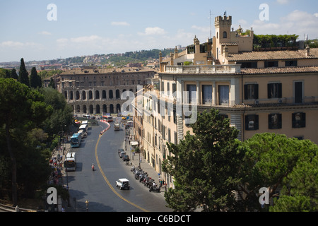 Teatro di Marcello visto dalla Basilica di Santa Maria dell'altare del cielo, Roma, Italia. Foto Stock