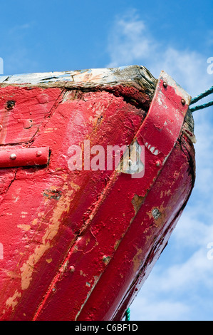 Dettaglio di un vecchio weathered barca in porto a Portmagee nella Contea di Kerry, Irlanda Foto Stock