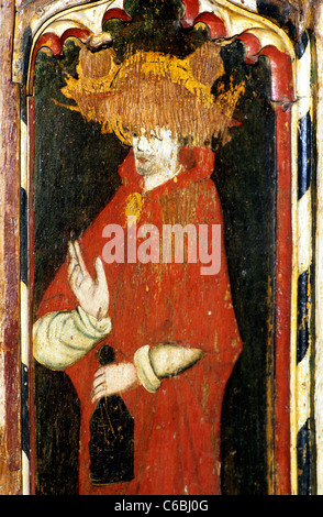 Morston, Norfolk. Rood screen, san Girolamo, indossando Red Hat, obliterato, e camice di un cardinale, uno dei quattro medici Latina Foto Stock