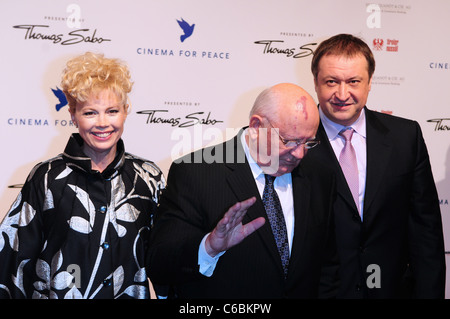 Di Mikhail Gorbaciov e figlia Irina presso il Cinema per la pace " gala alla Konzerthaus am Gendarmenmarkt durante il sessantesimo Berlin Foto Stock