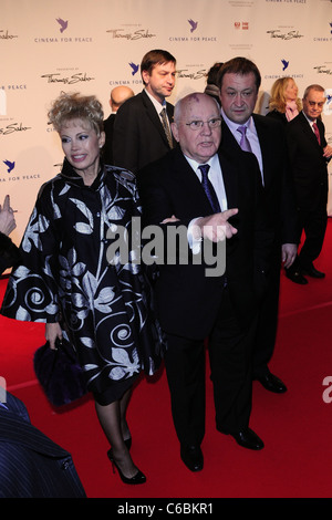 Di Mikhail Gorbaciov e figlia Irina presso il Cinema per la pace " gala alla Konzerthaus am Gendarmenmarkt durante il sessantesimo Berlin Foto Stock