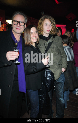 Leander Haussmann, Annika Kuhl, ospite a Tele 5 Direttore di tagliare la notte - a puro Sky Lounge durante il sessantesimo Berlin International Foto Stock