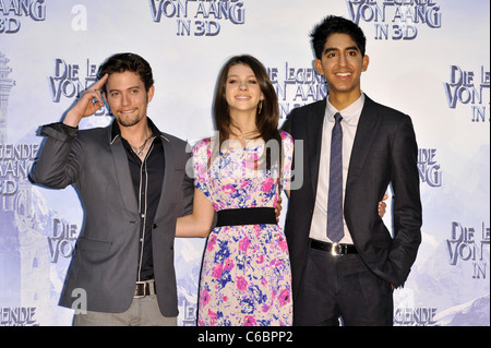 Jackson Rathbone, Nicola Peltz, Dev Patel, a un photocall per il film 'Die Legende von Aang' ('l'ultimo Airbender') a Hotel Foto Stock