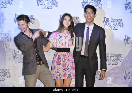 Jackson Rathbone, Nicola Peltz, Dev Patel, a un photocall per il film 'Die Legende von Aang' ('l'ultimo Airbender') a Hotel Foto Stock