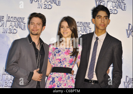 Jackson Rathbone, Nicola Peltz, Dev Patel, a un photocall per il film 'Die Legende von Aang' ('l'ultimo Airbender') a Hotel Foto Stock