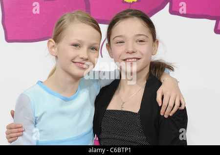 Meira Durand, Felina Czycykowski presso la prima mondiale di "Hier kommt Lola' a Cinemaxx Dammtor movie theater. Amburgo, Germania Foto Stock