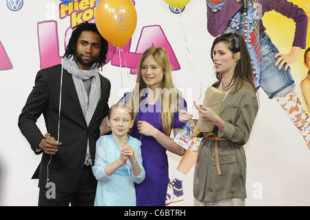 Fernando Spengler, Meira Durand, Julia Jentsch, Nora Tschirner presso la prima mondiale di "Hier kommt Lola' a Cinemaxx Dammtor Foto Stock