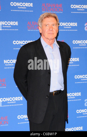 Harrison Ford promuovendo il suo nuovo film "Misure straordinarie' ('Ausnahmesituation') in corrispondenza di un photocall al Ritz Carlton Hotel. Foto Stock