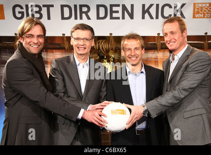 Juergen Klopp, Guenther Jauch, Juergen Klinsmann, Florian Koenig a RTL TV conferenza stampa e photocall a promuovere la Foto Stock