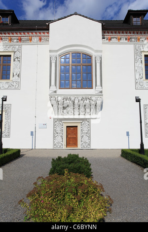 Il palazzo rinascimentale con affresco facciata decorata in Bytca, Slovacchia. Costruito da J. Thurzo come un luogo di nozze per le sue figlie. Foto Stock