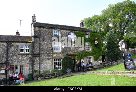 The Lister Arms Hotel Public House, Malham, North Yorkshire, Yorkshire Dales National Park, Inghilterra, Regno Unito Foto Stock
