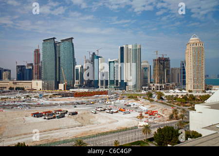 Il Qatar, il Medio Oriente e penisola arabica, Doha, nuovo skyline del West Bay quartiere finanziario centrale di Doha Foto Stock