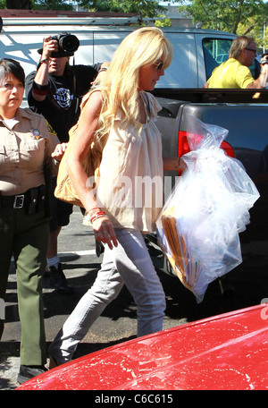 Dina Lohan lascia Lynwood correzionali Facility dopo la visita di Sua figlia Lindsay Lohan. Lynwood, California - 29.07.10 Foto Stock