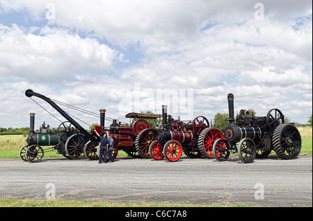 Line-up di quattro storiche motori a trazione a vapore in un inglese show 2011 Foto Stock