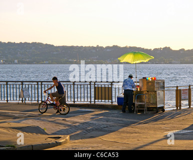 Dal Molo presso il Brooklyn terminale dell esercito Foto Stock