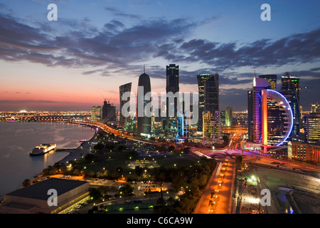Il Qatar, il Medio Oriente e penisola arabica, Doha, nuovo skyline del West Bay quartiere finanziario centrale di Doha Foto Stock