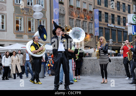 Musicisti di strada a Monaco di Baviera Baviera Germania Munchen Deutschland Foto Stock