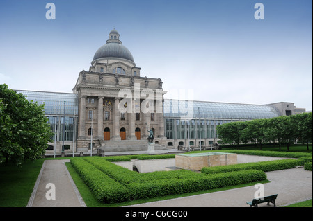 Il Westside della bavarese Cancelleria di Stato (Bayerische Staatskanzlei) Baviera Germania Munchen Deutschland Foto Stock