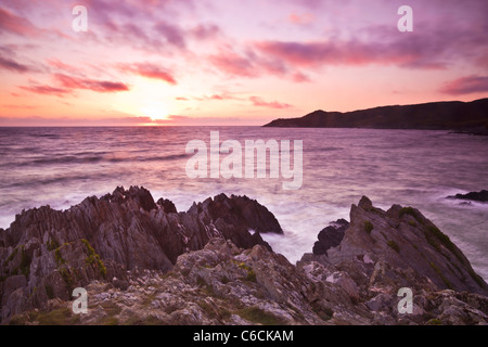 Tramonto sul Canale di Bristol da Barricane Beach, Woolacombe,guardando verso morte punto, North Devon, Inghilterra, Regno Unito Foto Stock