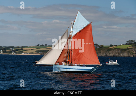 Marche - Avec : Concarneau taglierina sardine, vela in Douarnenez bay (Brittany, Francia). Foto Stock