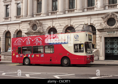 Londra open top city tour bus J326 BSH Foto Stock