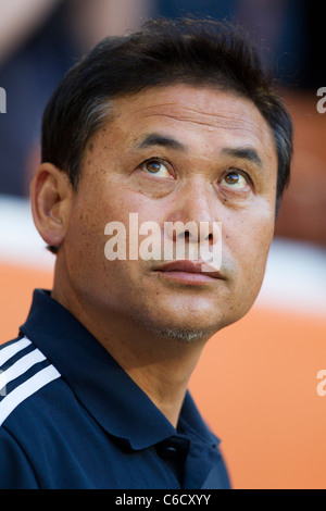 Giappone head coach Norio Sasaki sul banco del team prima dell'inizio di una Coppa del Mondo Donne quarterfinal partita di calcio v. Germania. Foto Stock