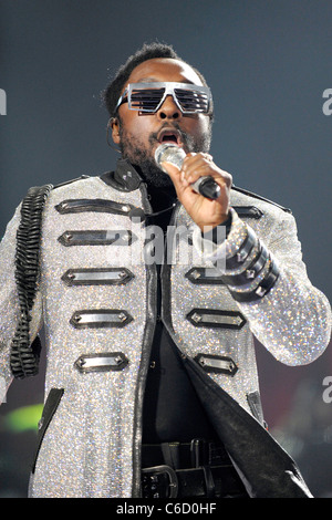 Will.i.am., aka William James Adams Black Eyed Peas eseguire durante la 'Fine' tour presso la Air Canada Centre. Toronto, Canada Foto Stock