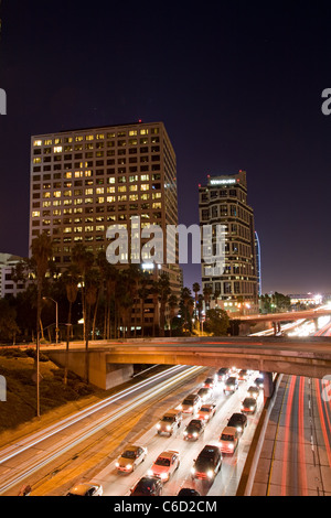Crepuscolo del 110 Freeway downtown Los Angeles, Calfornia, STATI UNITI D'AMERICA Foto Stock
