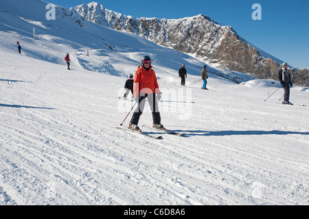 Skifahrer am Hintertuxer Gletscher, sciatore presso il ghiacciaio Hintertuxer Foto Stock