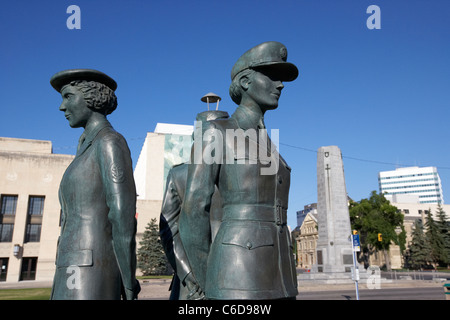 Womens tri service memoriale di guerra per il canadese ww2 servicewomen memorial boulevard winnipeg Manitoba Canada Foto Stock