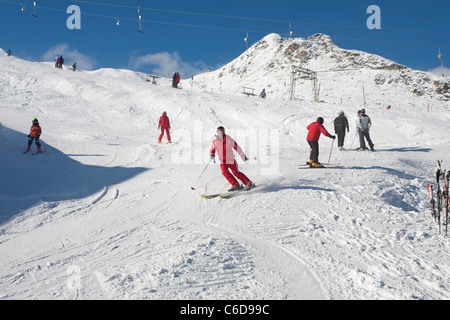 Hintertux sport invernale Sci Sport invernali Sci skifahren skifahrer hiver Winterzeit Tirolo Tirolo Alpen alpi Hintertux Inverno Tux S Foto Stock