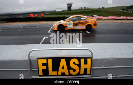 British Touring Car racing driver, Gordon Shedden, soprannominato 'Flash' a Knockhill Racing circuito, Scozia Foto Stock