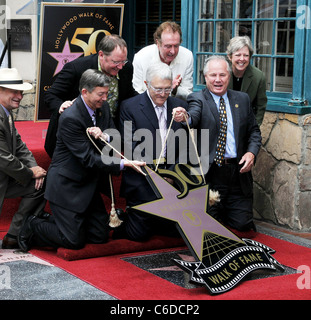 Hollywood Camera di Commercio, Presidente Amministratore delegato Leron Gubler, John Lasseter, Randy Newman e Eric Idle il cantante e compositore Randy Foto Stock