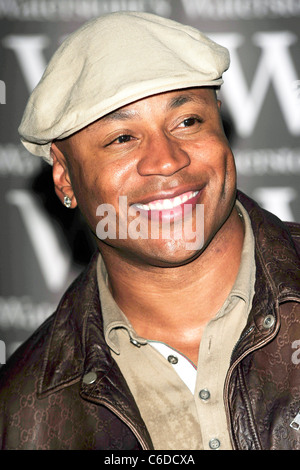 LL Cool J segni copie del suo nuovo libro LL Cool J di platino 360 dieta e stile di vita: una guida Full-Circle per sviluppare il vostro Foto Stock