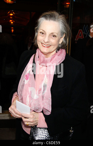 Dana Ivey la serata di apertura della rotatoria in compagnia di teatro di Broadway produzione di "Everyday Rapture' presso la American Foto Stock