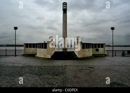 Liverpool Memoriale Navale, Liverpool, in Inghilterra. Mantenuto dalla Commissione delle tombe di guerra del Commonwealth, CWGC. Foto Stock