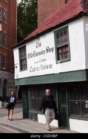Il vecchio negozio di curiosità, reso famoso da Charles Dickens, Portsmouth Street, Holborn, Londra, Inghilterra, Regno Unito Foto Stock