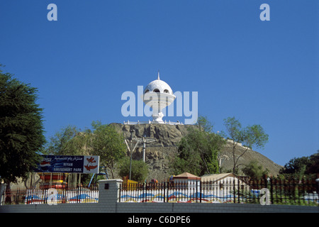 Incenso gigante, bruciatore di incenso del frankincense, punto di riferimento ben noto in Oman, Riyam, Muscat, Oman, Medio Oriente Foto Stock