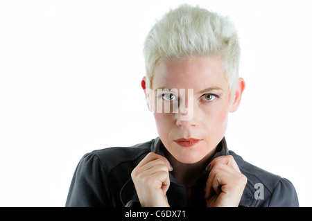 Bellissimo modello di moda con corti capelli biondi Foto Stock