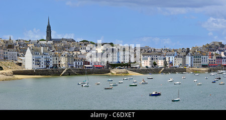 Barche a vela nel porto di Douarnenez, Finistère Bretagna, Francia Foto Stock