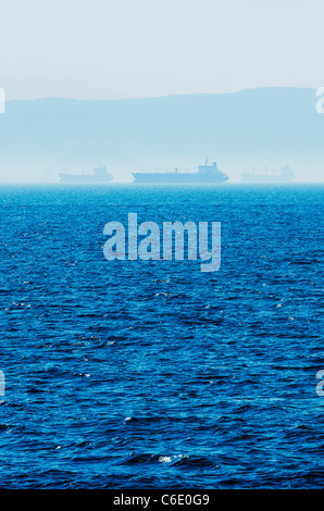 La Grecia, petroliere e navi cargo sul Mare Egeo Foto Stock
