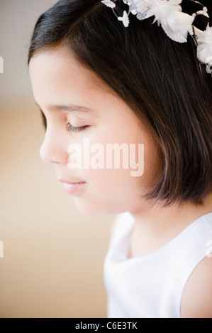 Stati Uniti d'America, New Jersey, Jersey City, Ritratto di ragazza celebrare la Prima Comunione Foto Stock