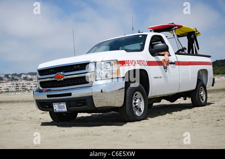 Parte anteriore a tre quarti schematica di un Parco Nazionale di Servizio Spiaggia Patrol Veicolo su Ocean Beach a San Francisco. Per solo uso editoriale Foto Stock