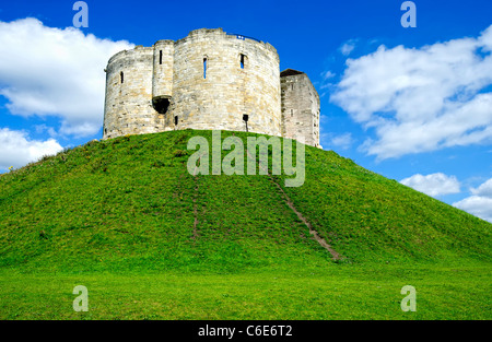 La Torre di Clifford, parte superstite del Castello di York Foto Stock