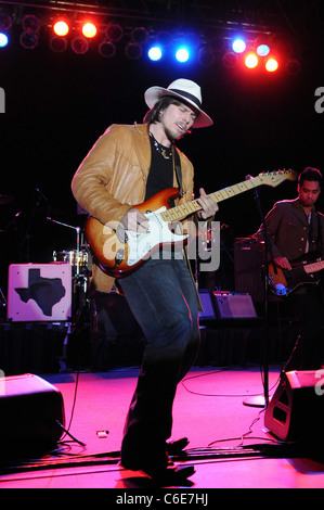 Lukas Nelson e la promessa di un vero e proprio eseguire al Sunset Cove anfiteatro in Boca Raton. Miami, Florida, Stati Uniti d'America - 13.02.10 Foto Stock